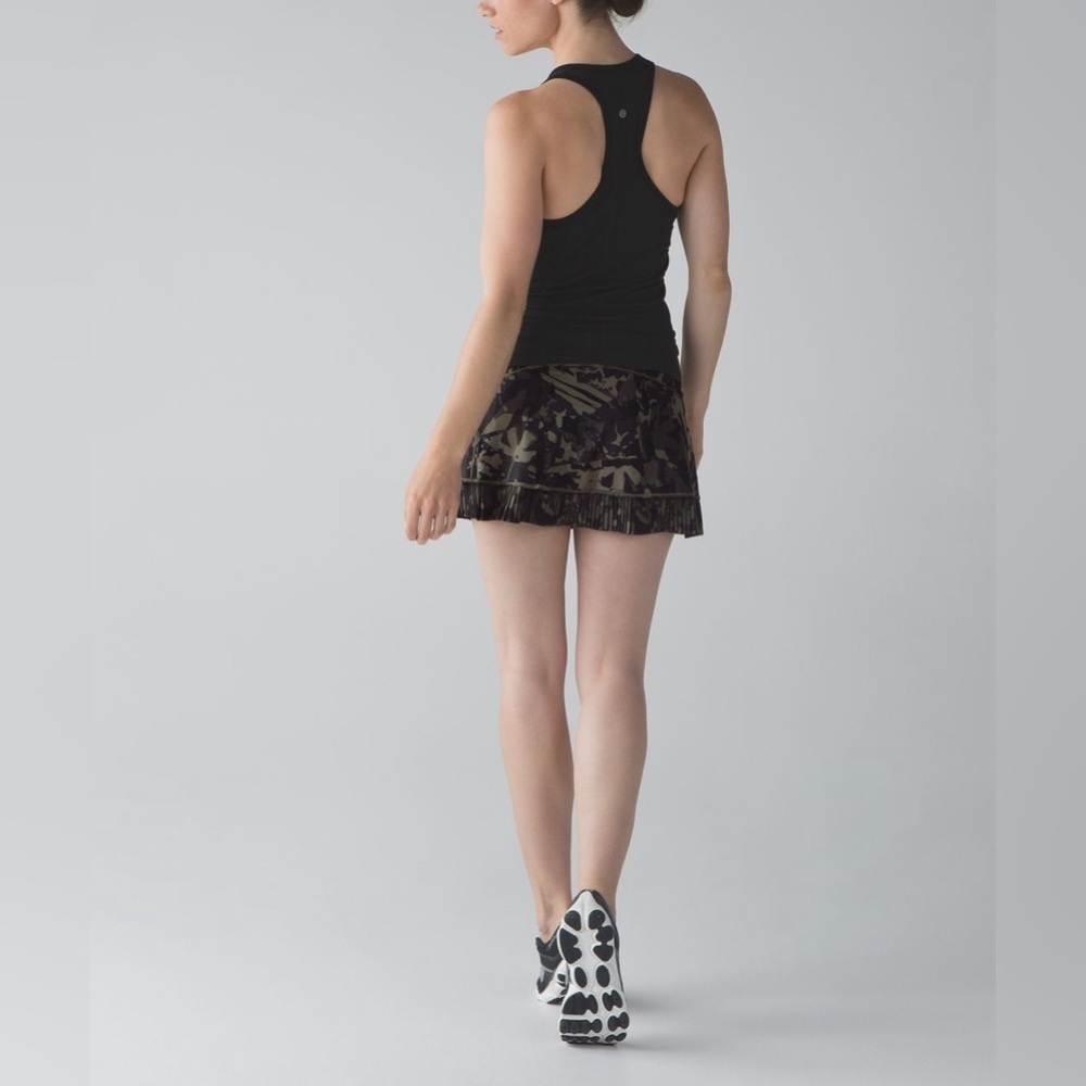 Lululemon City Sky Run By Skirt~ size 8 
Pop Cut Fatigue Green Black / Black